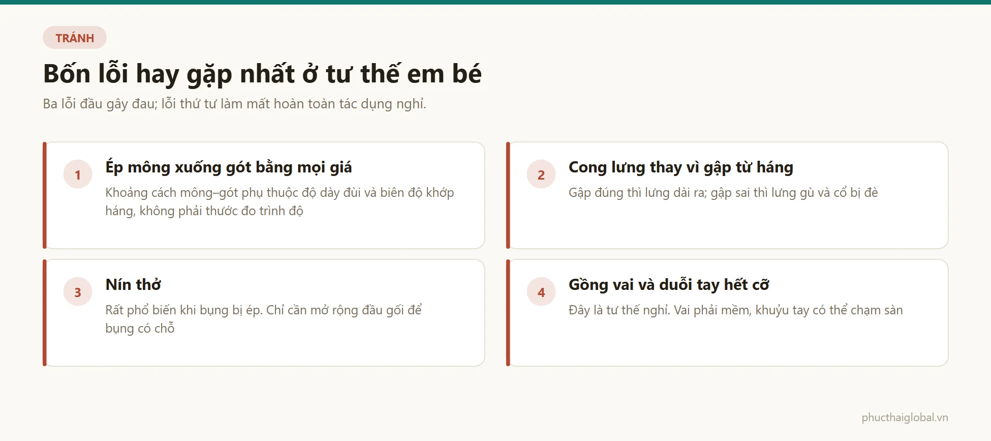 Bốn lỗi hay gặp ở tư thế em bé: ép mông xuống gót bằng mọi giá, cong lưng thay vì gập từ háng, nín thở, và gồng vai duỗi tay hết cỡ